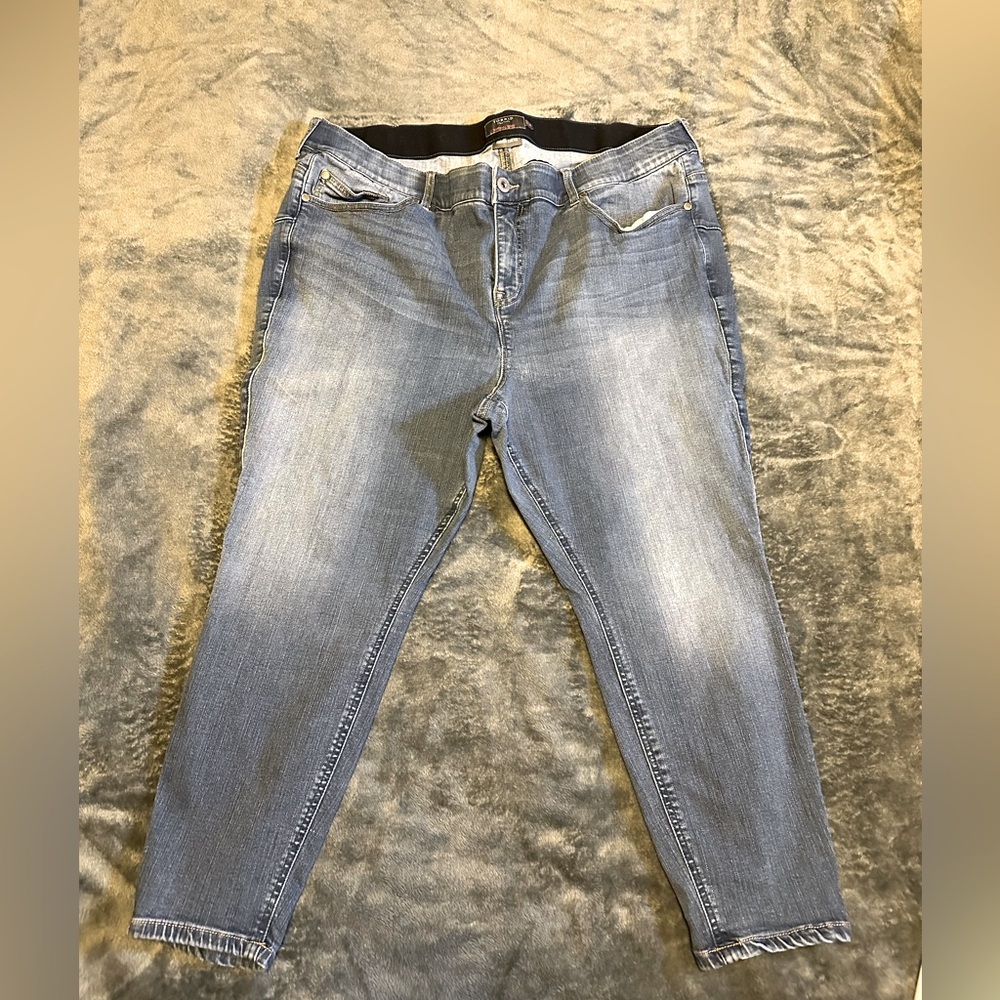 Torrid Bombshell Skinny 24 XS.  Good used condition.